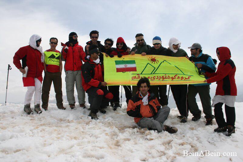 کوهنوردان بر روی قله ریزان