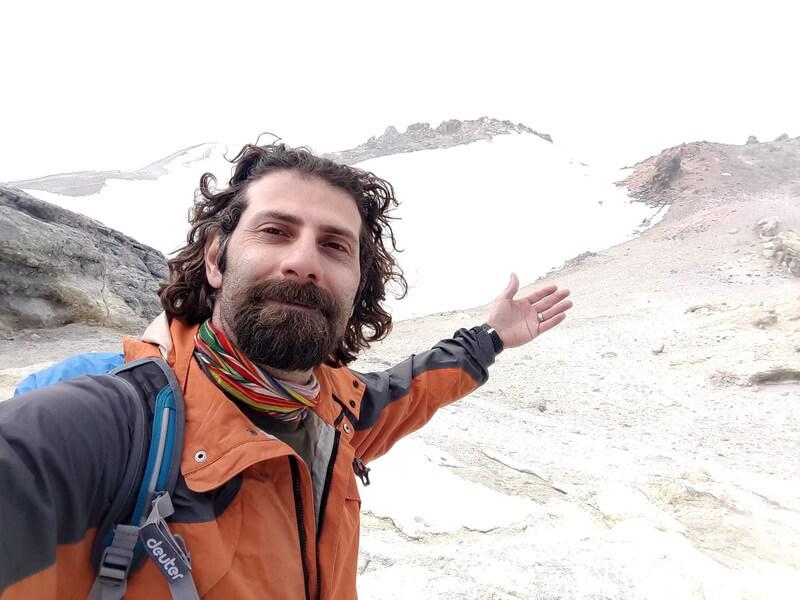 عکس یادگاری روی قله دماوند